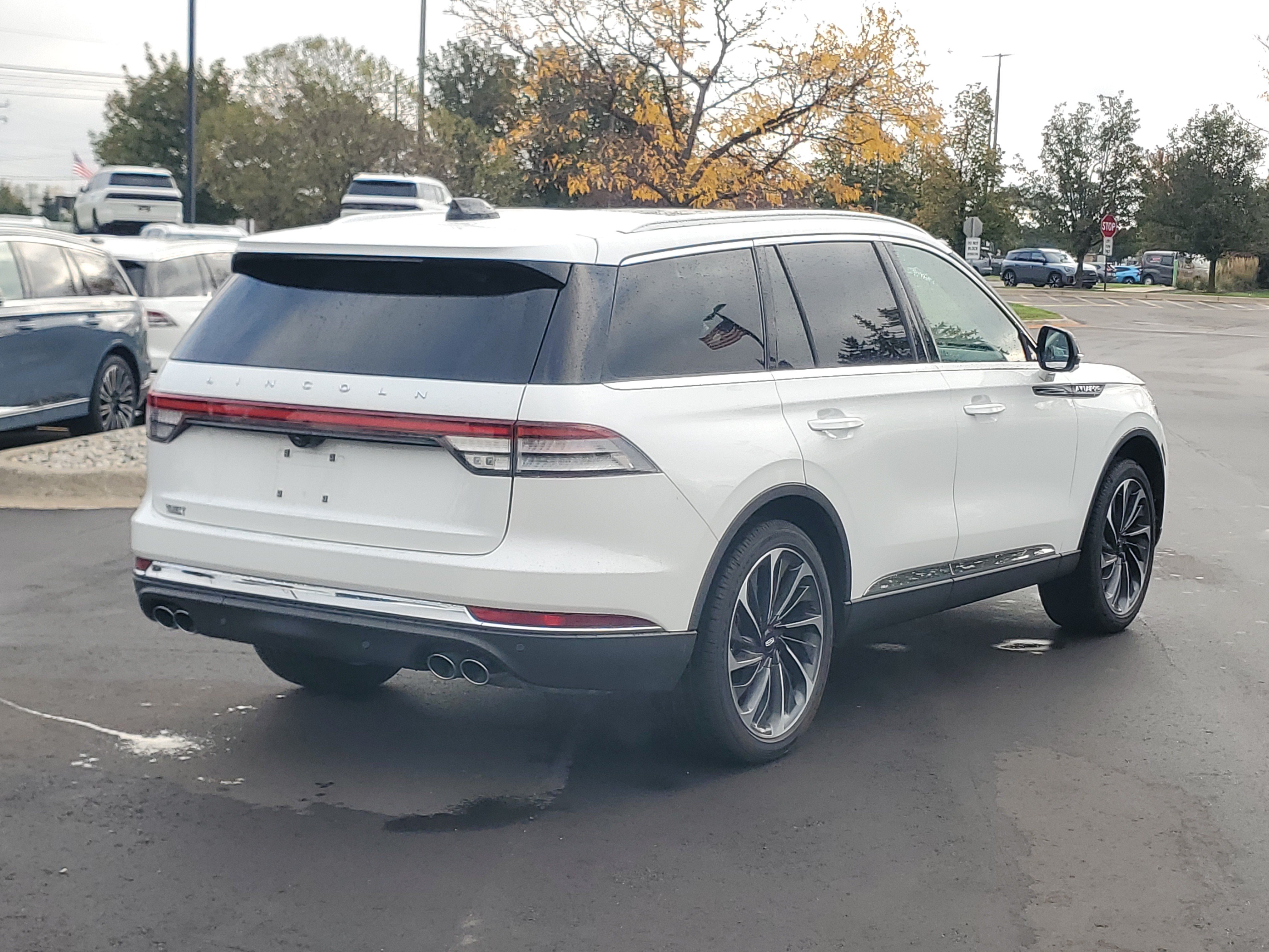 New 2026 Lincoln Aviator Reserve AWD/4WD image 4