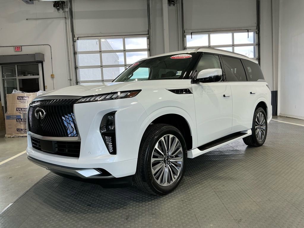 Used 2025 INFINITI QX80 Sensory image 2