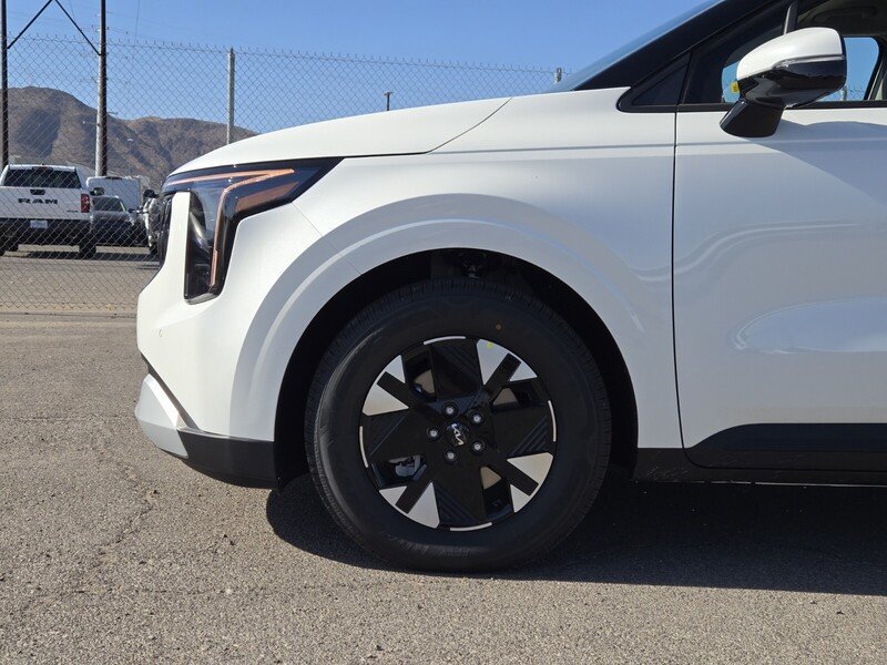 New 2026 Kia Carnival LXS FWD image 5