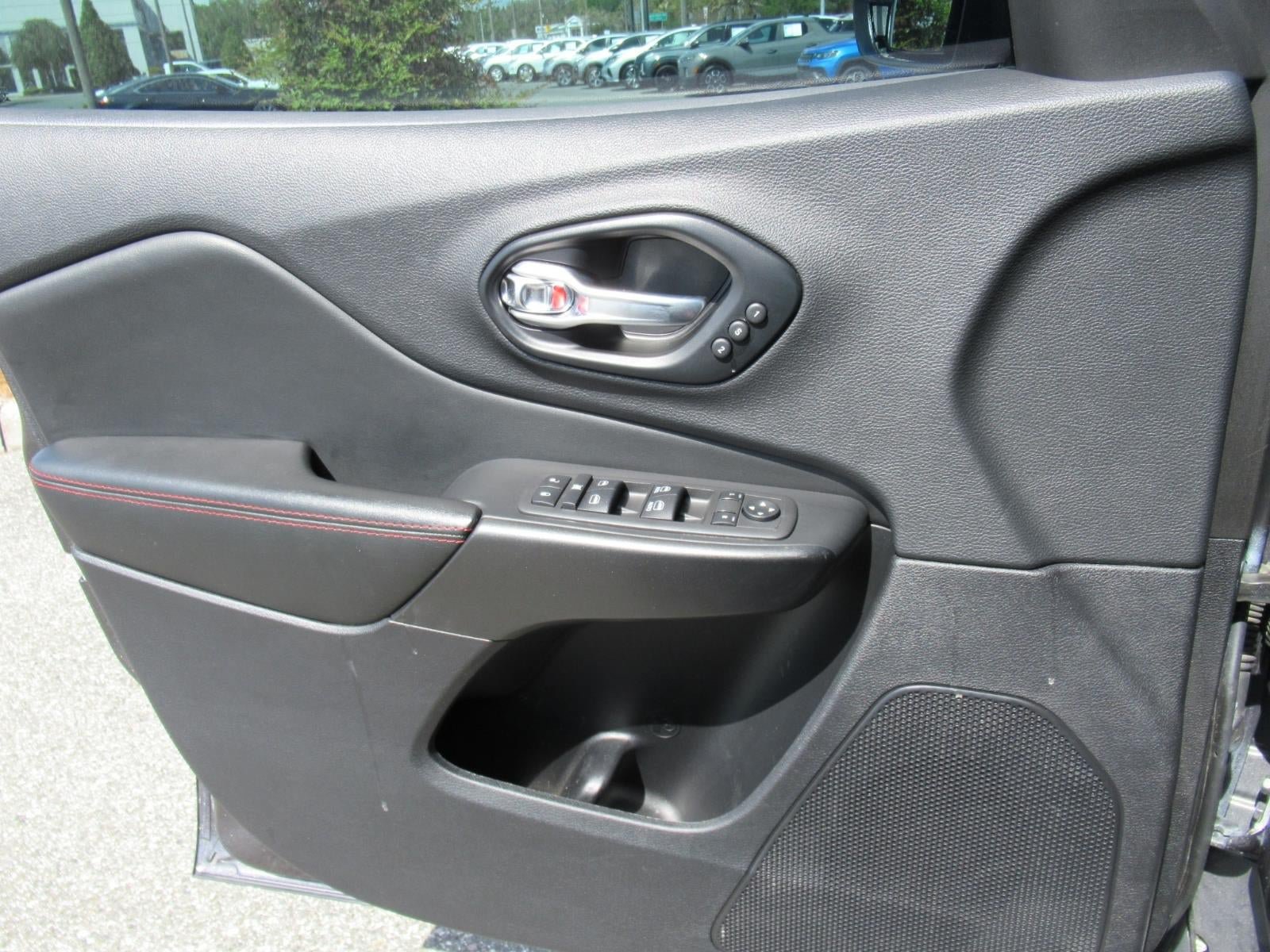Used 2022 Jeep Cherokee Trailhawk w/ Premium Leather Package AWD/4WD image 18