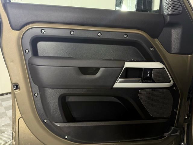 Certified 2024 Land Rover Defender 110 SE image 29