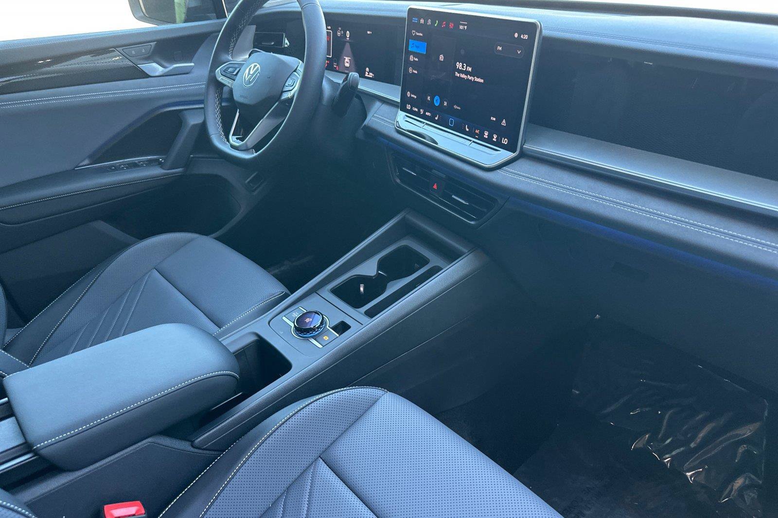 New 2026 Volkswagen Tiguan SE FWD image 16