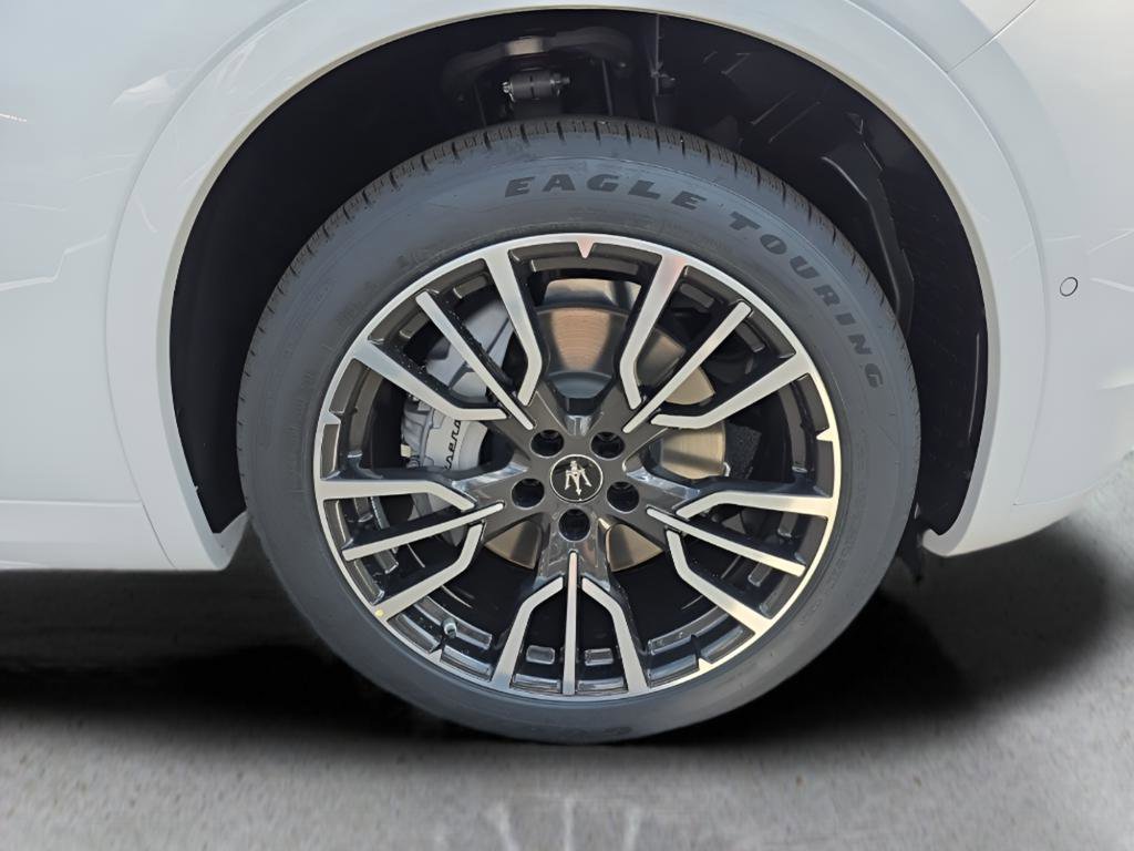 New 2025 Maserati Grecale GT image 13