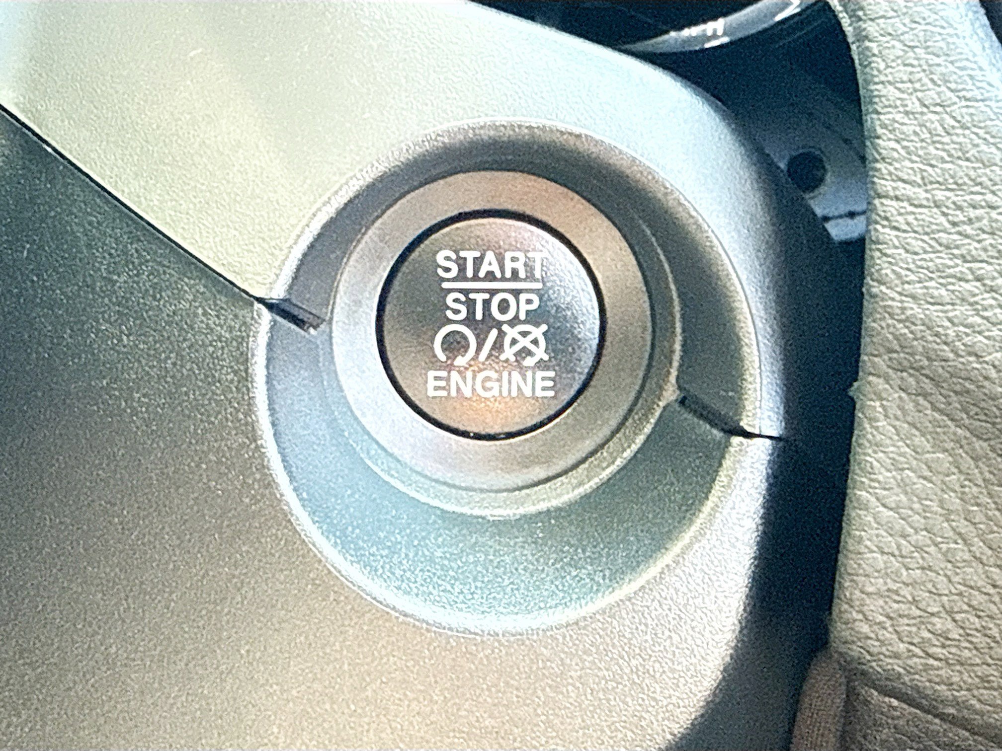 Used 2019 Jeep Compass Latitude w/ Cold Weather Group FWD image 9