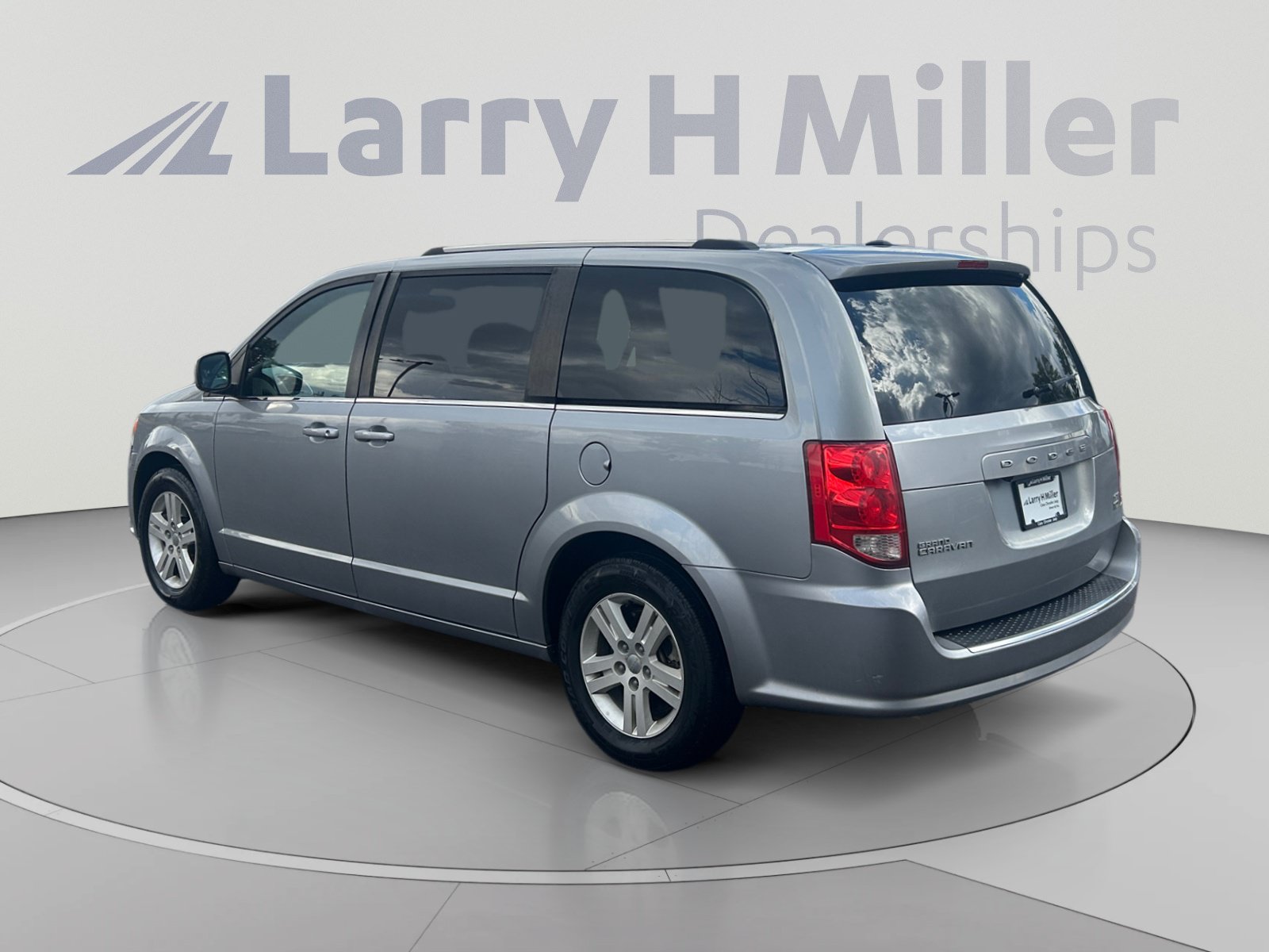 Used 2019 Dodge Grand Caravan SXT FWD image 3