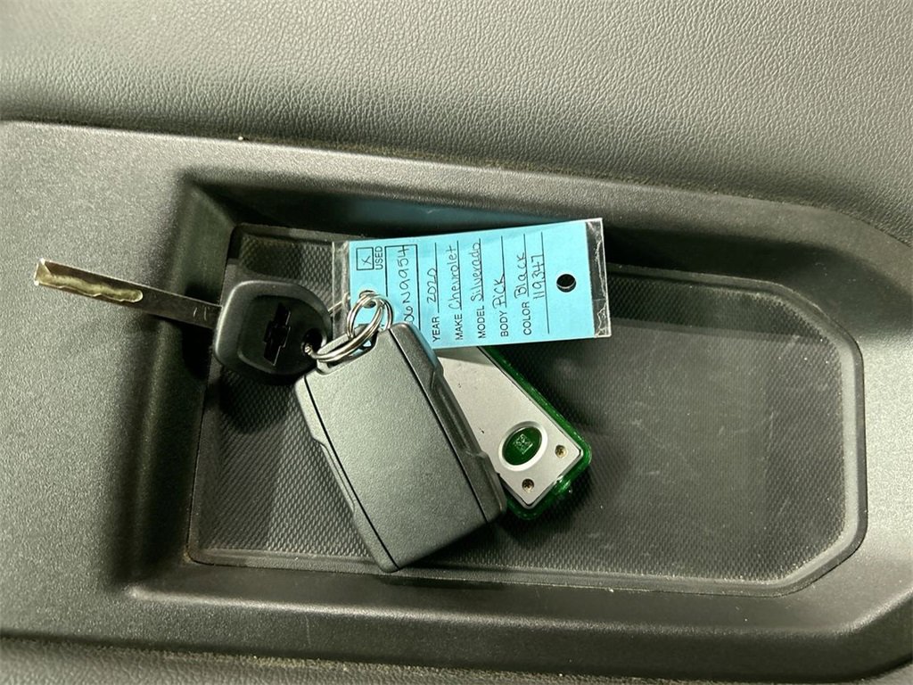 Used 2020 Chevrolet Silverado 2500 Custom w/ Custom Value Package image 12