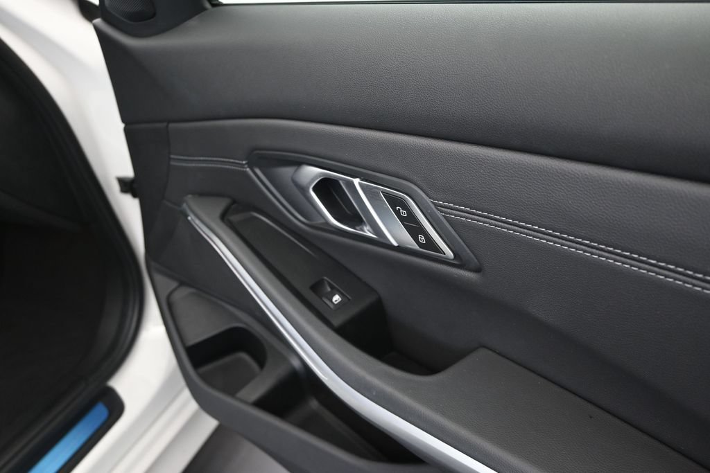 Used 2020 BMW 330i Sedan w/ Executive Package RWD image 23