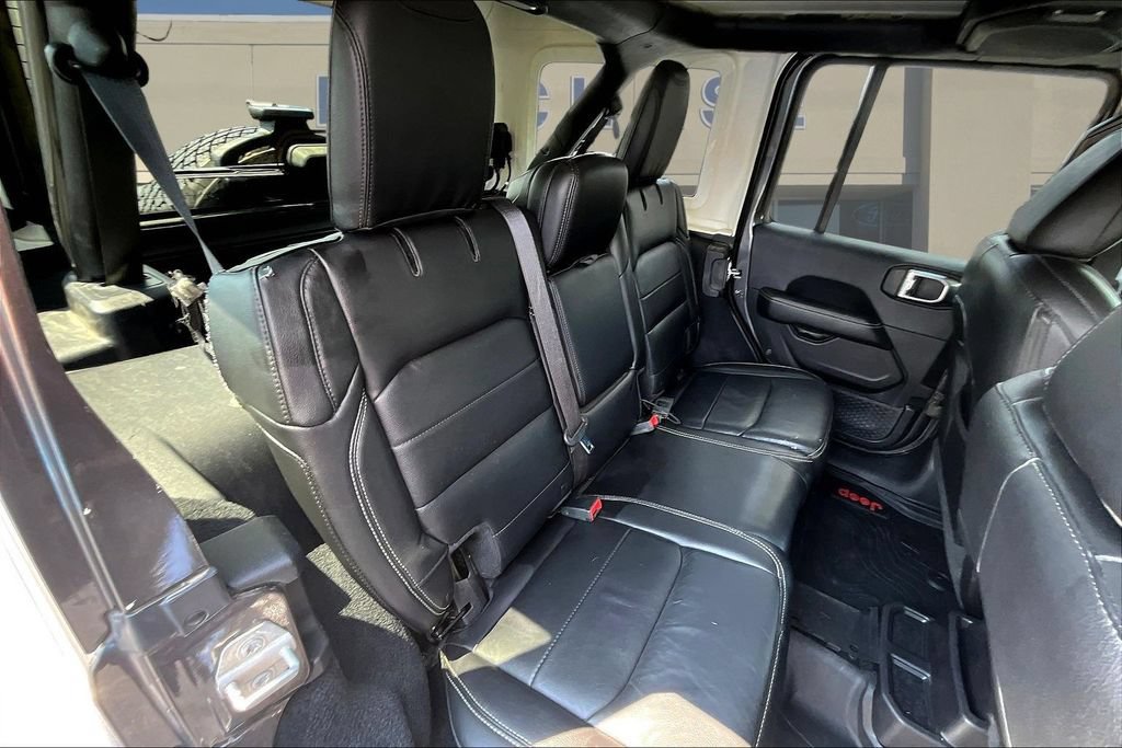 Used 2018 Jeep Wrangler Unlimited Sahara AWD/4WD image 27