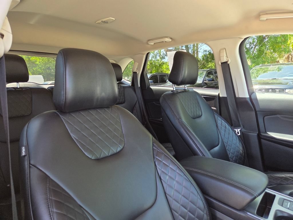 Used 2023 Ford Edge Titanium AWD/4WD image 16