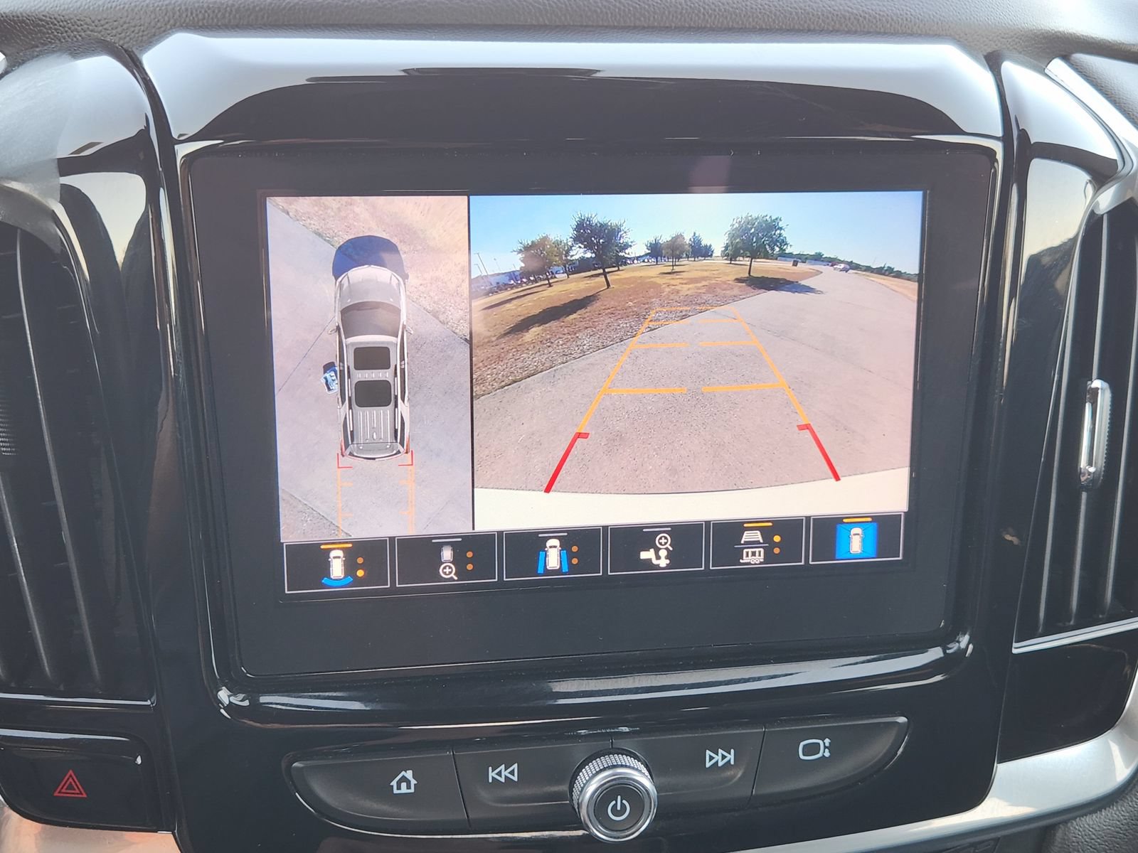 Used 2023 Chevrolet Traverse Premier w/ Redline Edition FWD image 21
