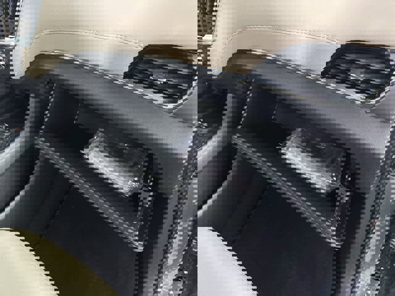 Used 2023 Chevrolet Traverse LT image 28