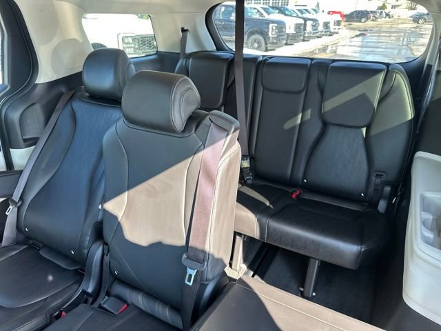 Used 2022 Kia Carnival LX image 25