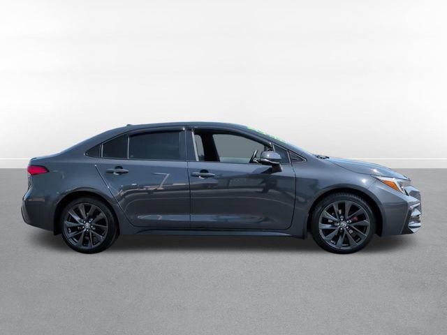 Used 2023 Toyota Corolla SE w/ SE Premium Package image 3