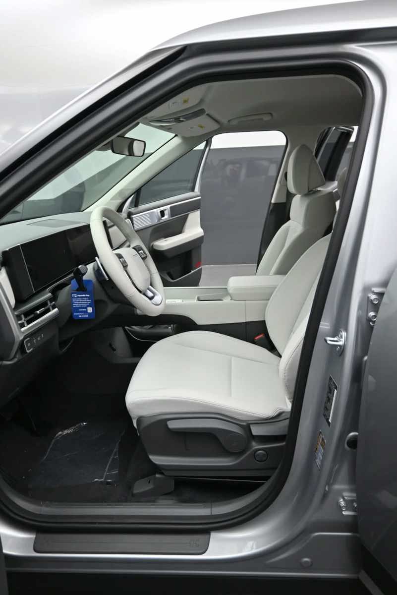 New 2026 Hyundai Santa Fe SE FWD image 17