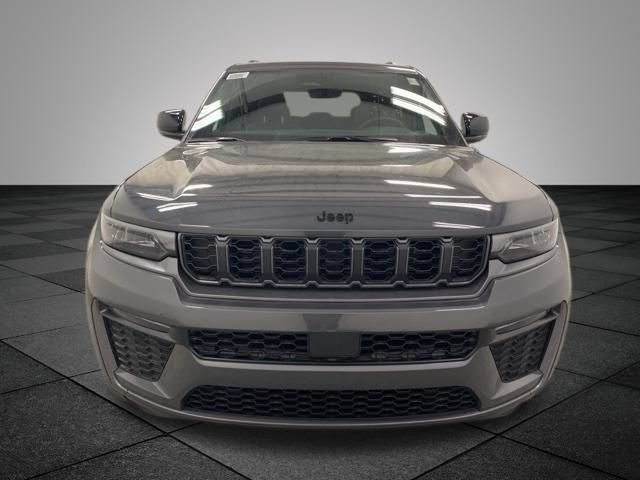 New 2026 Jeep Grand Cherokee Limited w/ Limited Altitude Package AWD/4WD image 2