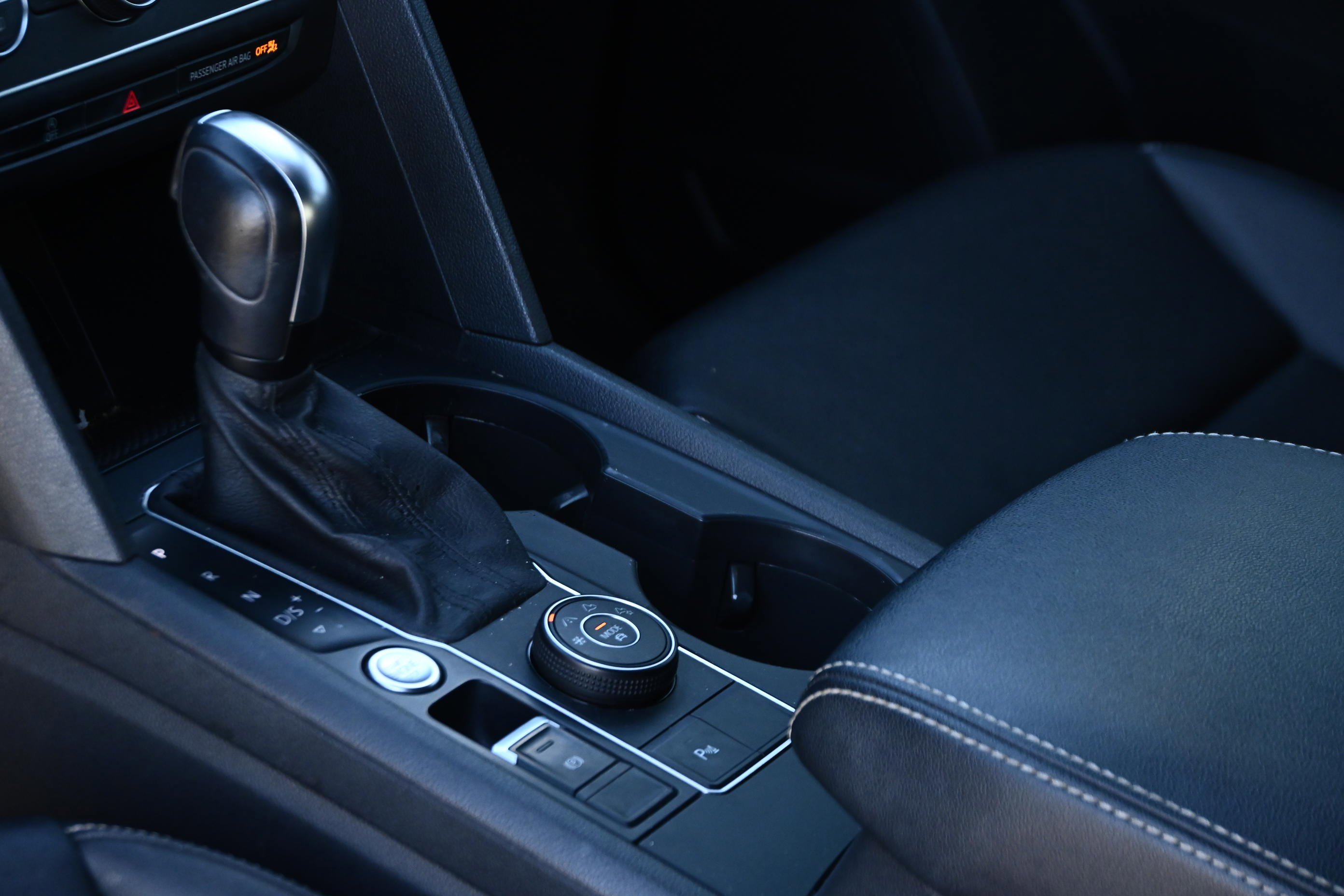 Used 2020 Volkswagen Atlas Cross Sport SE w/ Panoramic Sunroof Package image 22