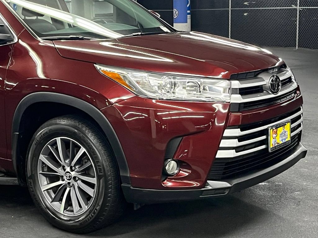 Used 2018 Toyota Highlander XLE AWD/4WD image 41