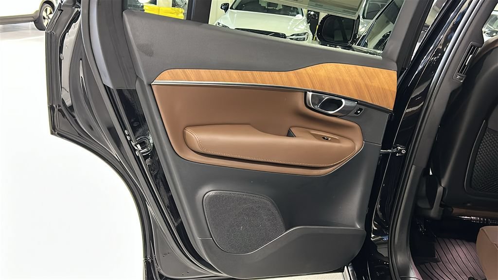 Certified 2023 Volvo XC90 B6 Plus w/ Protection Package Premier AWD/4WD image 23