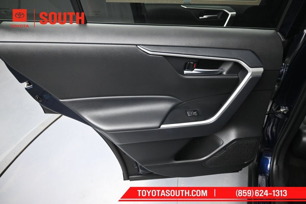 Used 2025 Toyota RAV4 XLE AWD/4WD image 25