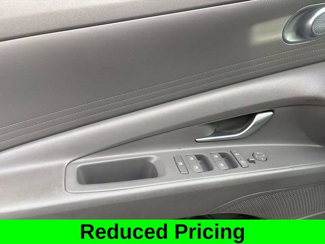 Used 2023 Hyundai Elantra SEL image 13