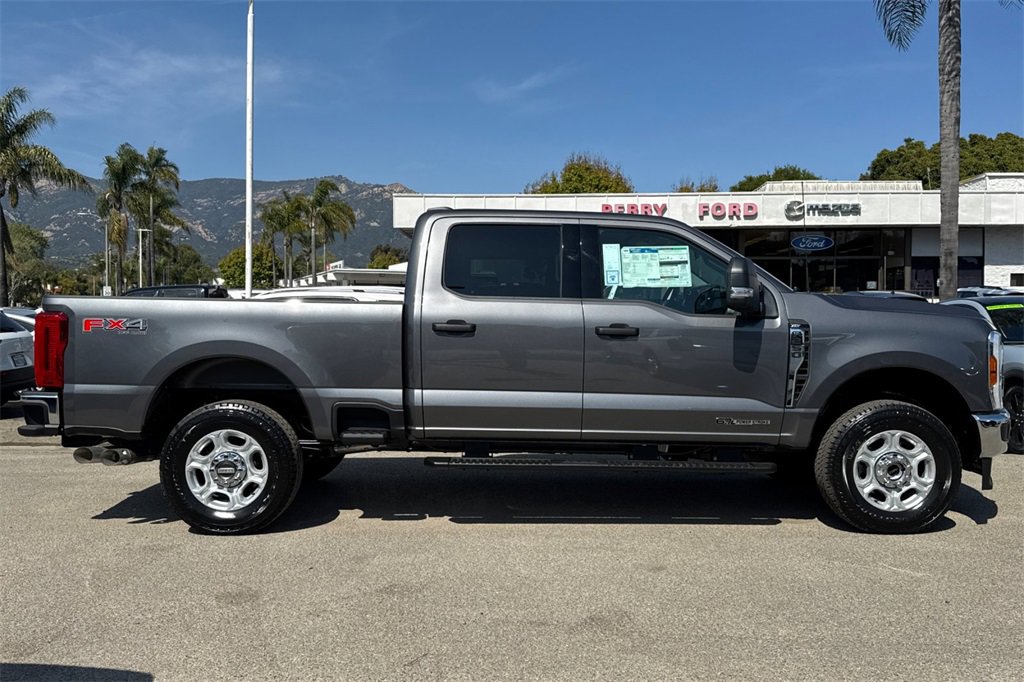 New 2025 Ford F250 XLT w/ FX4 Off-Road Package image 3