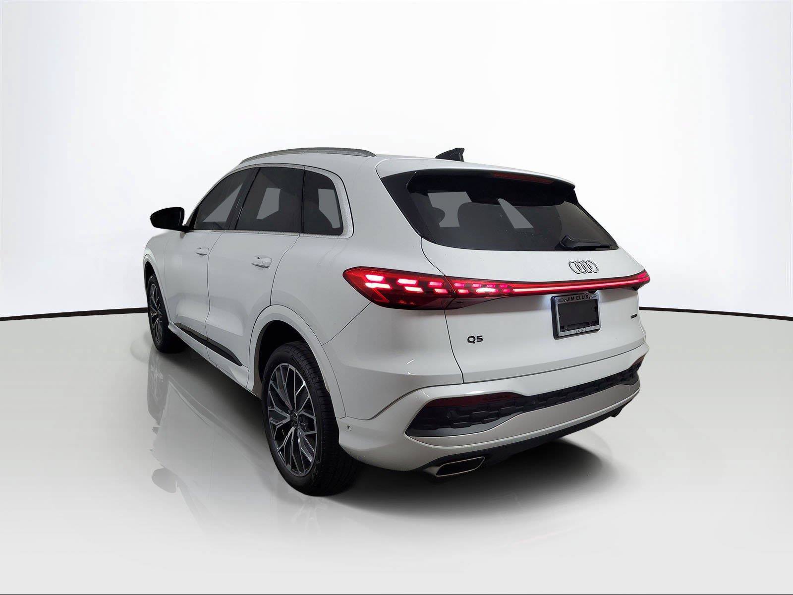 Used 2025 Audi Q5 Premium AWD/4WD image 4