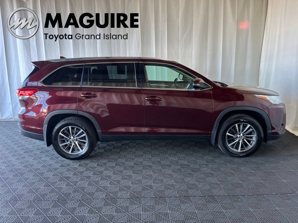Used 2019 Toyota Highlander XLE AWD/4WD image 2