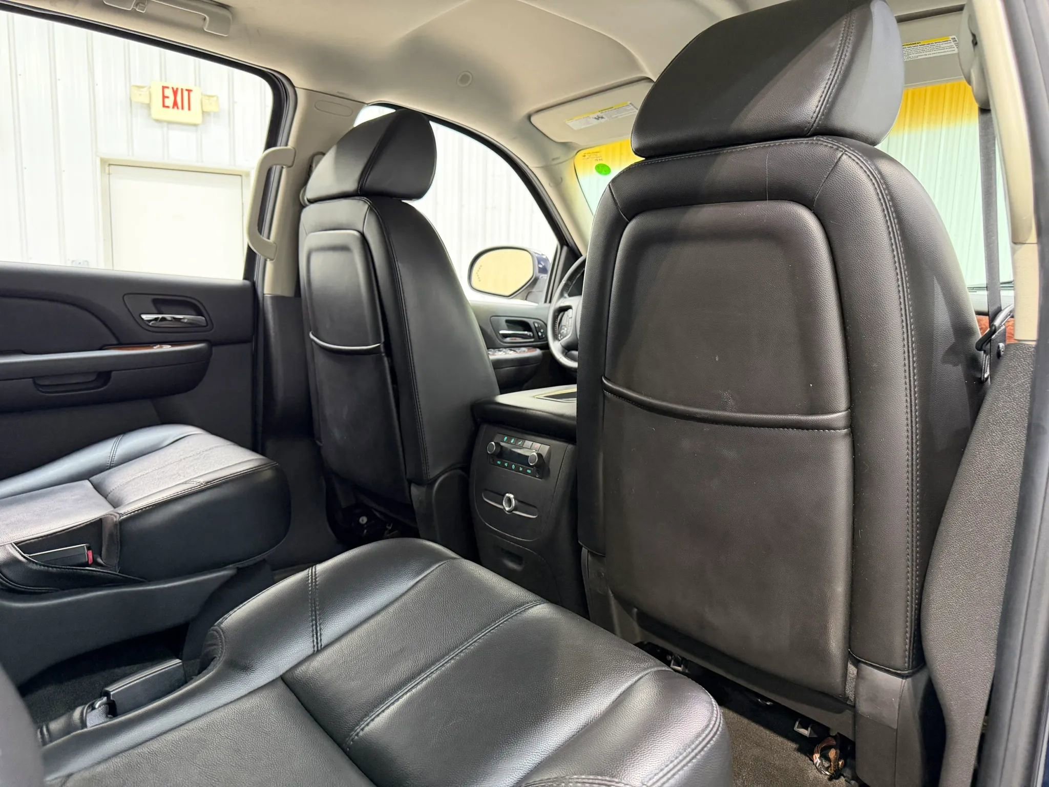 Used 2007 Chevrolet Suburban 2500 LT w/ LT Preferred Equipment Group AWD/4WD image 20