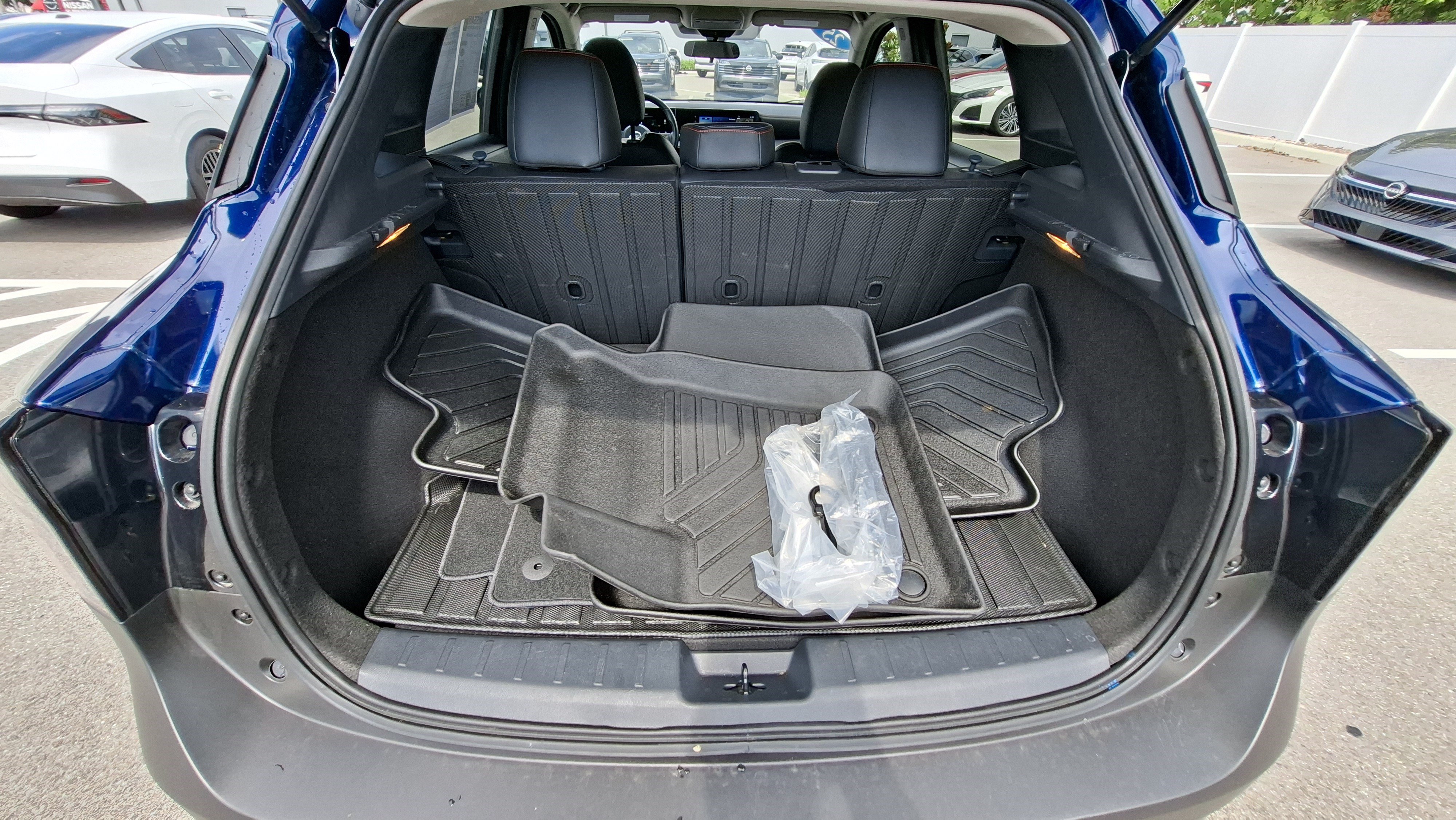 Certified 2025 Nissan Kicks SR FWD image 21