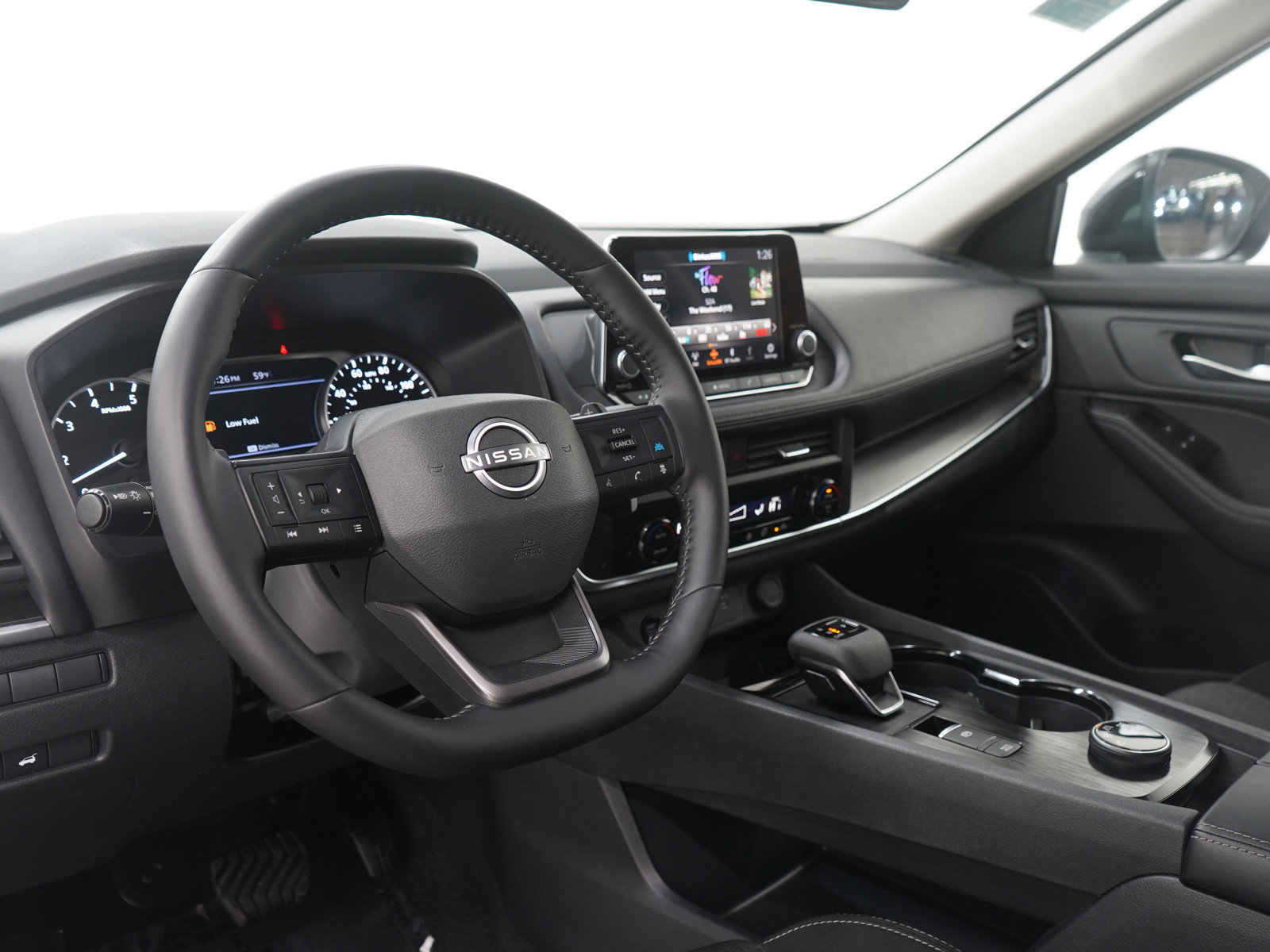 Used 2025 Nissan Rogue SV image 26