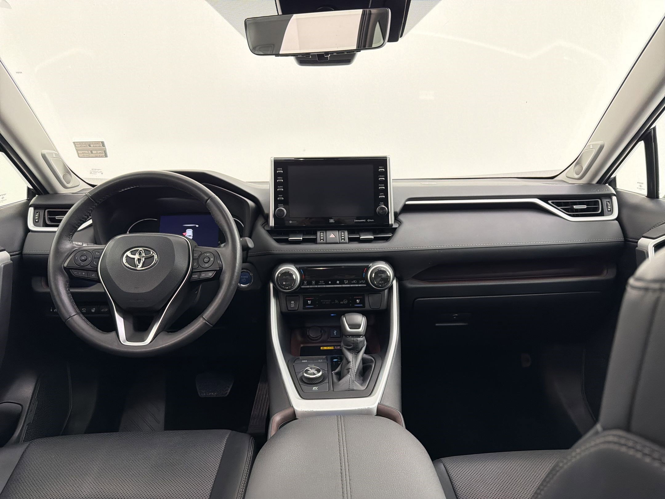 Used 2022 Toyota RAV4 Limited AWD/4WD image 16