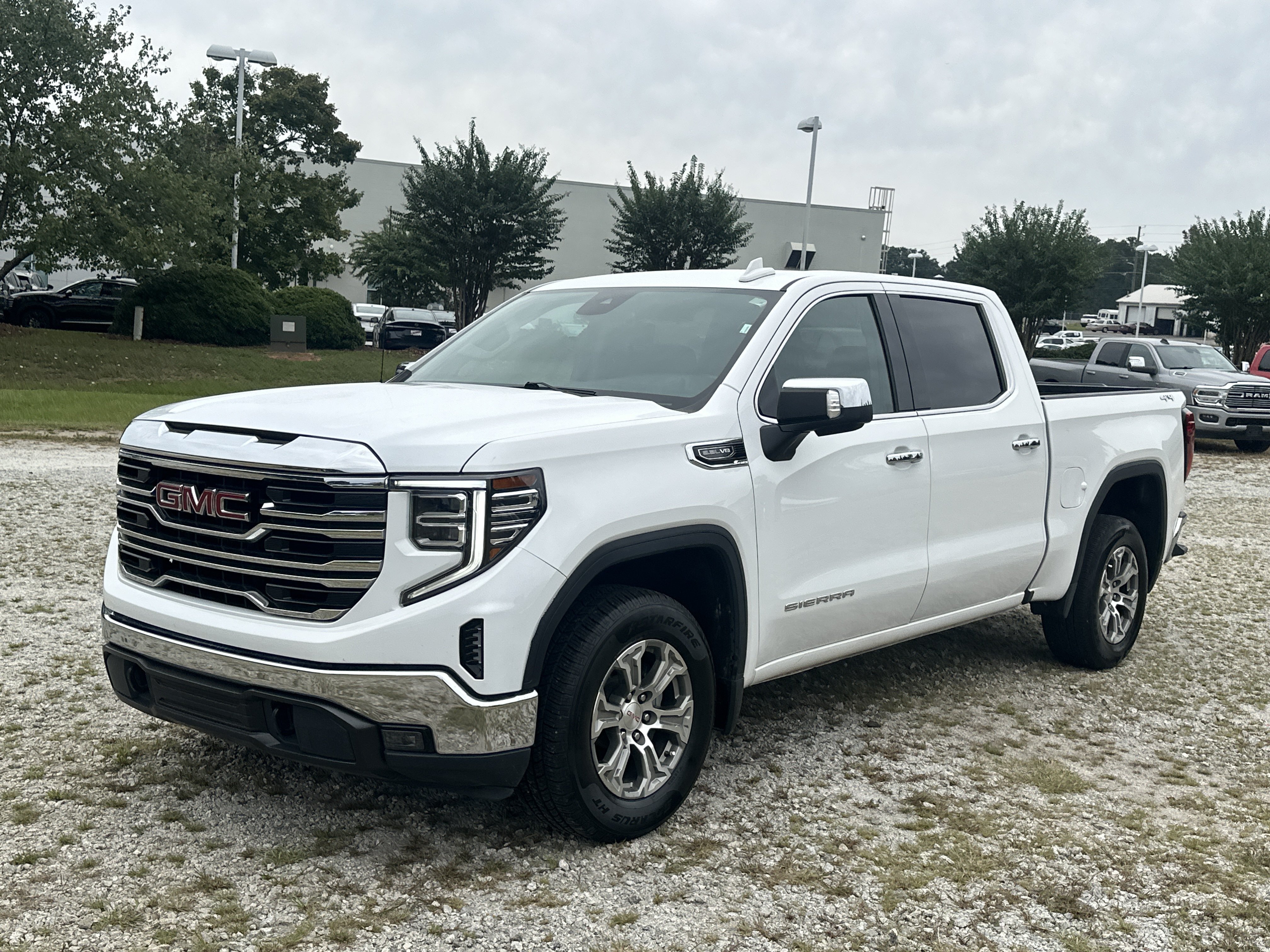 Used 2025 GMC Sierra 1500 SLT AWD/4WD image 1