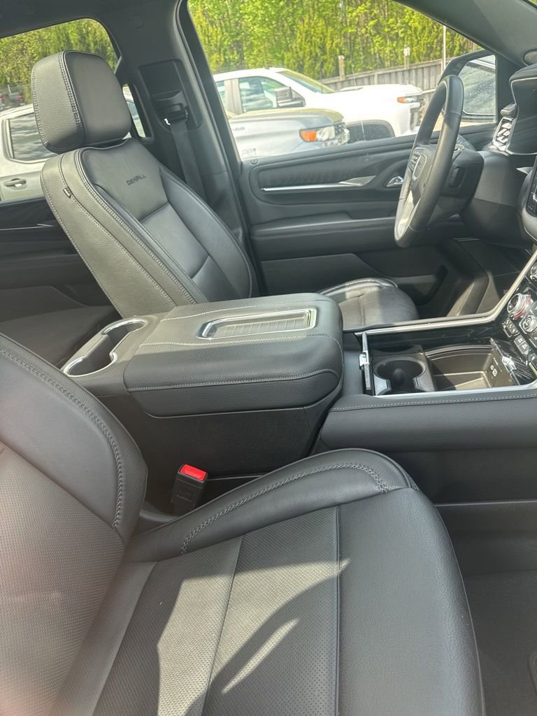 Used 2024 GMC Yukon XL Denali image 9