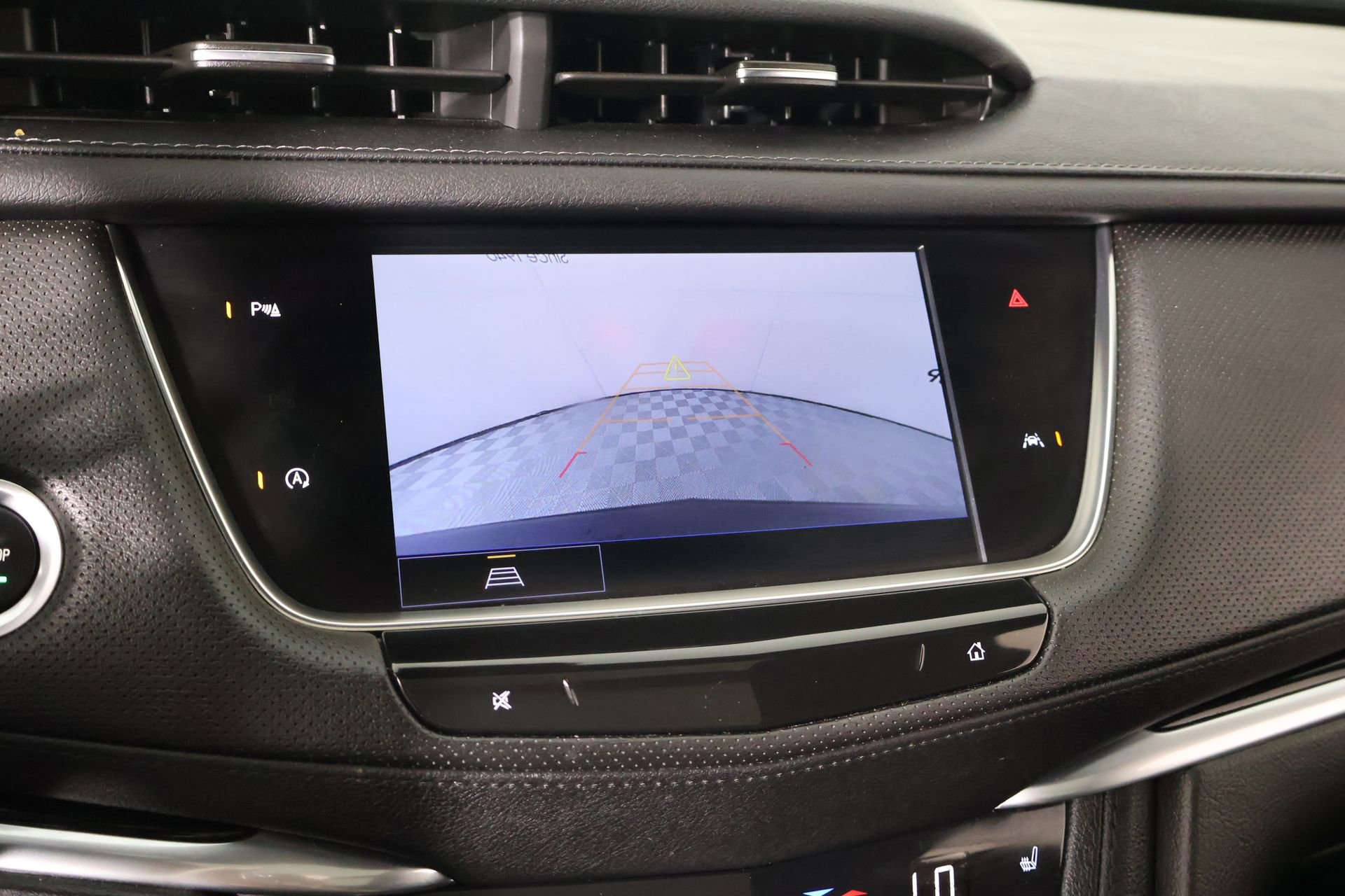Used 2024 Cadillac XT6 Luxury AWD/4WD image 6
