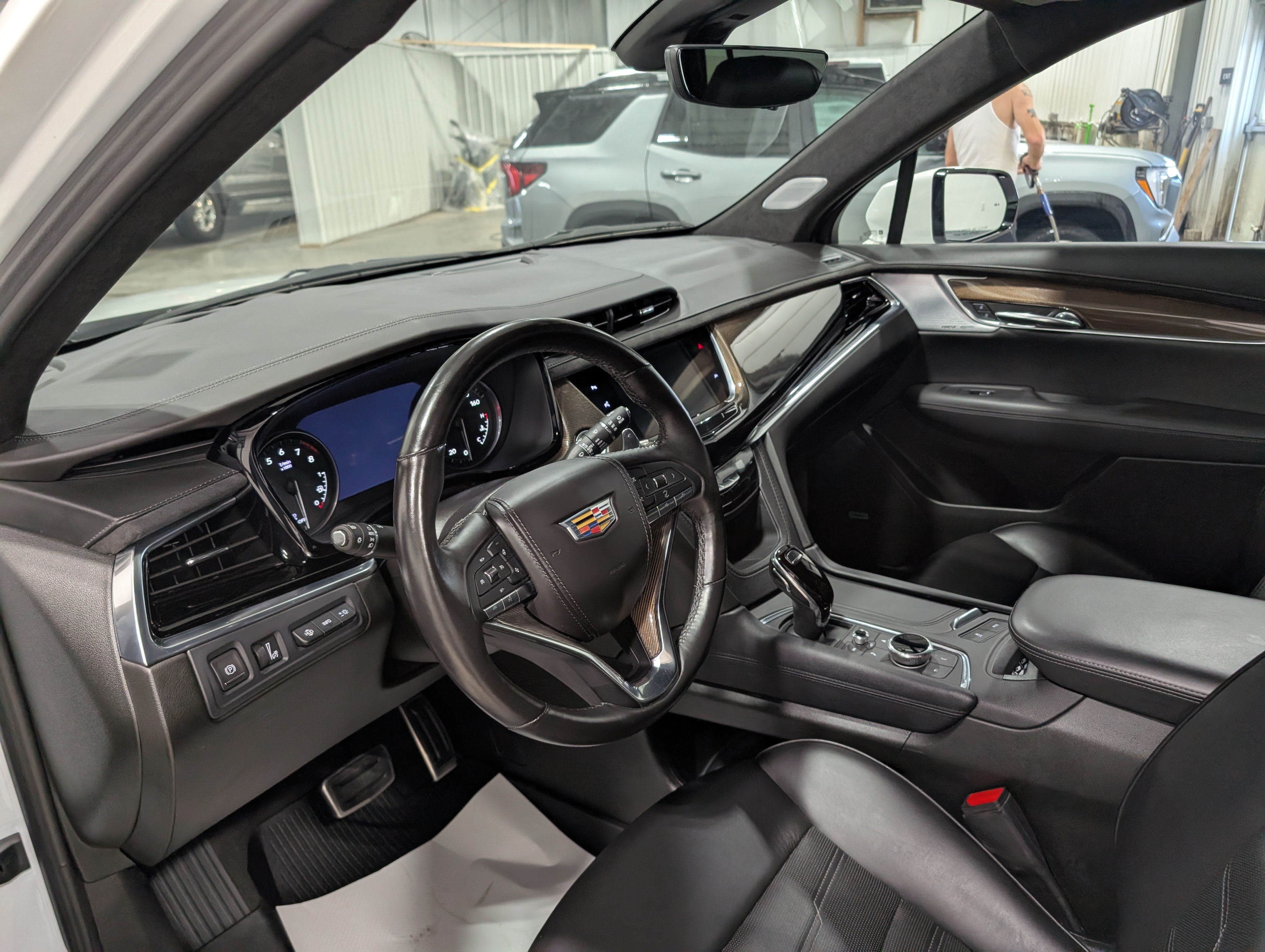 Used 2024 Cadillac XT6 Sport w/ LPO, ONYX Package AWD/4WD image 15