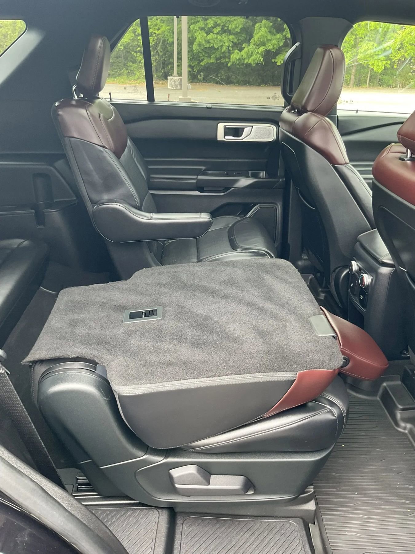 Used 2020 Ford Explorer Platinum w/ Premium Technology Package AWD/4WD image 33