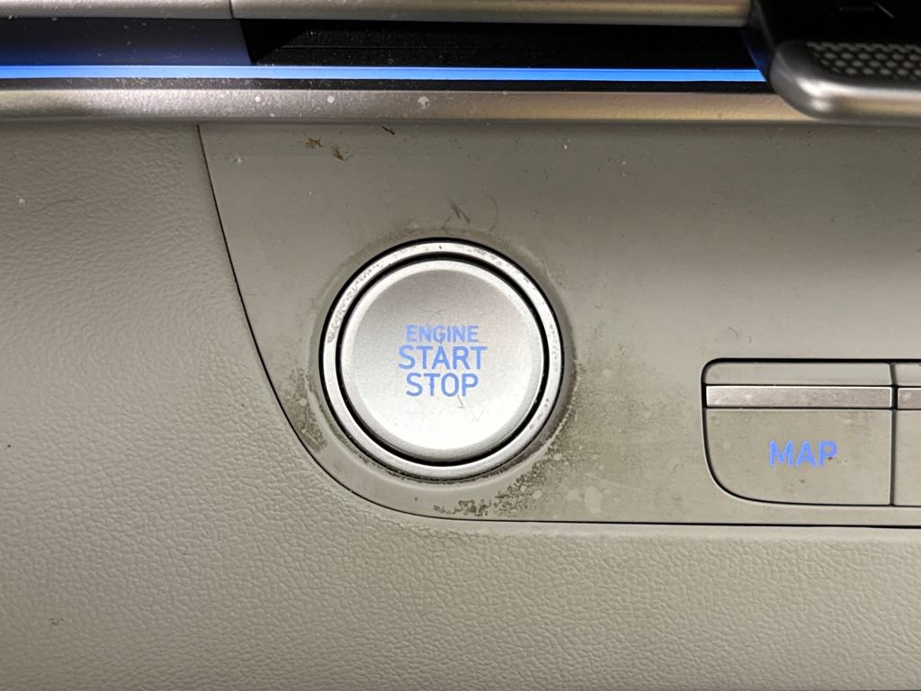 Used 2021 Hyundai Elantra Limited image 32