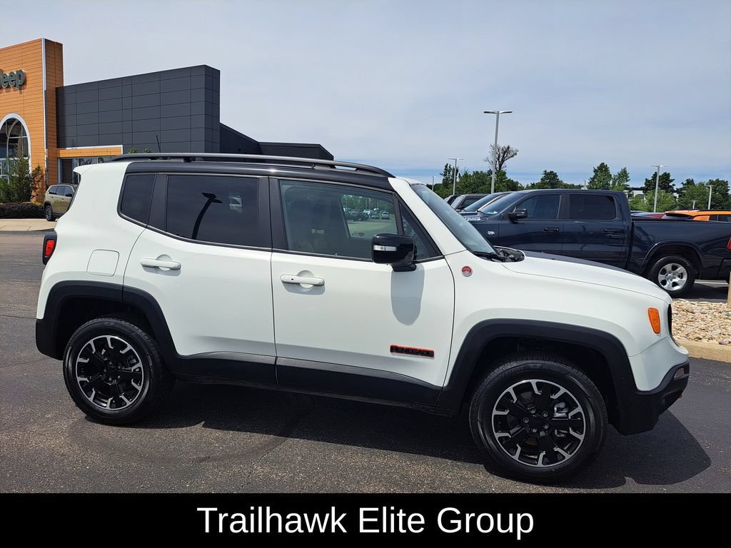Used 2023 Jeep Renegade Trailhawk w/ Trailhawk Elite Group AWD/4WD image 2