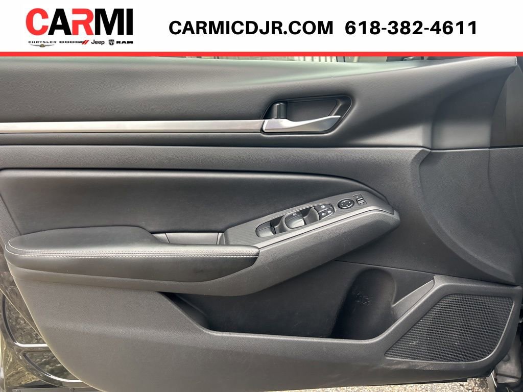 Used 2022 Nissan Altima 2.5 SV FWD image 12