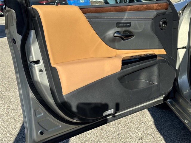 Certified 2025 Lexus ES 300h F Sport image 17