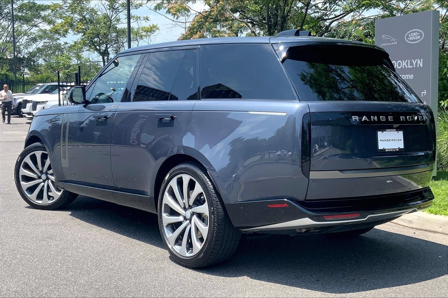 Certified 2025 Land Rover Range Rover SE AWD/4WD image 11