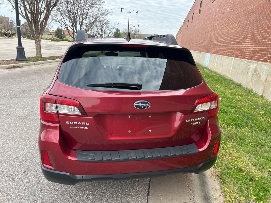 Used 2016 Subaru Outback 3.6R Limited AWD/4WD image 3