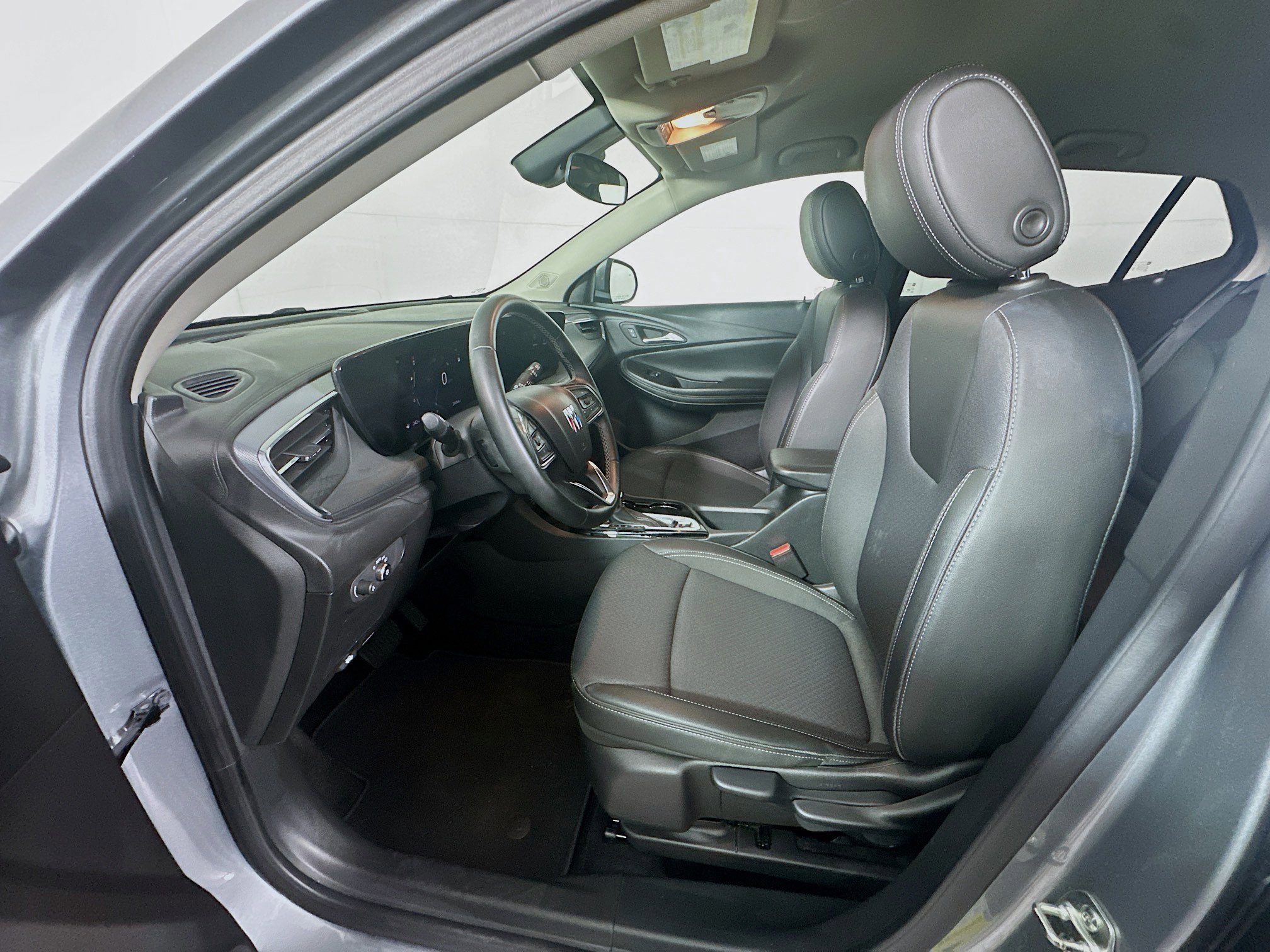 Used 2025 Buick Encore GX Preferred image 13