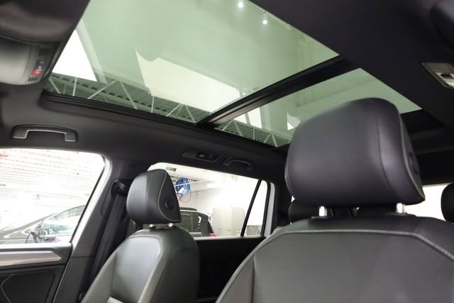 Used 2023 Volkswagen Tiguan SE R-Line image 28