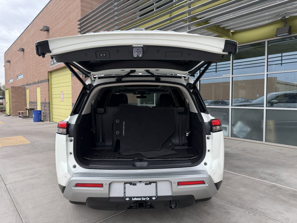 Used 2023 Nissan Pathfinder Platinum image 37