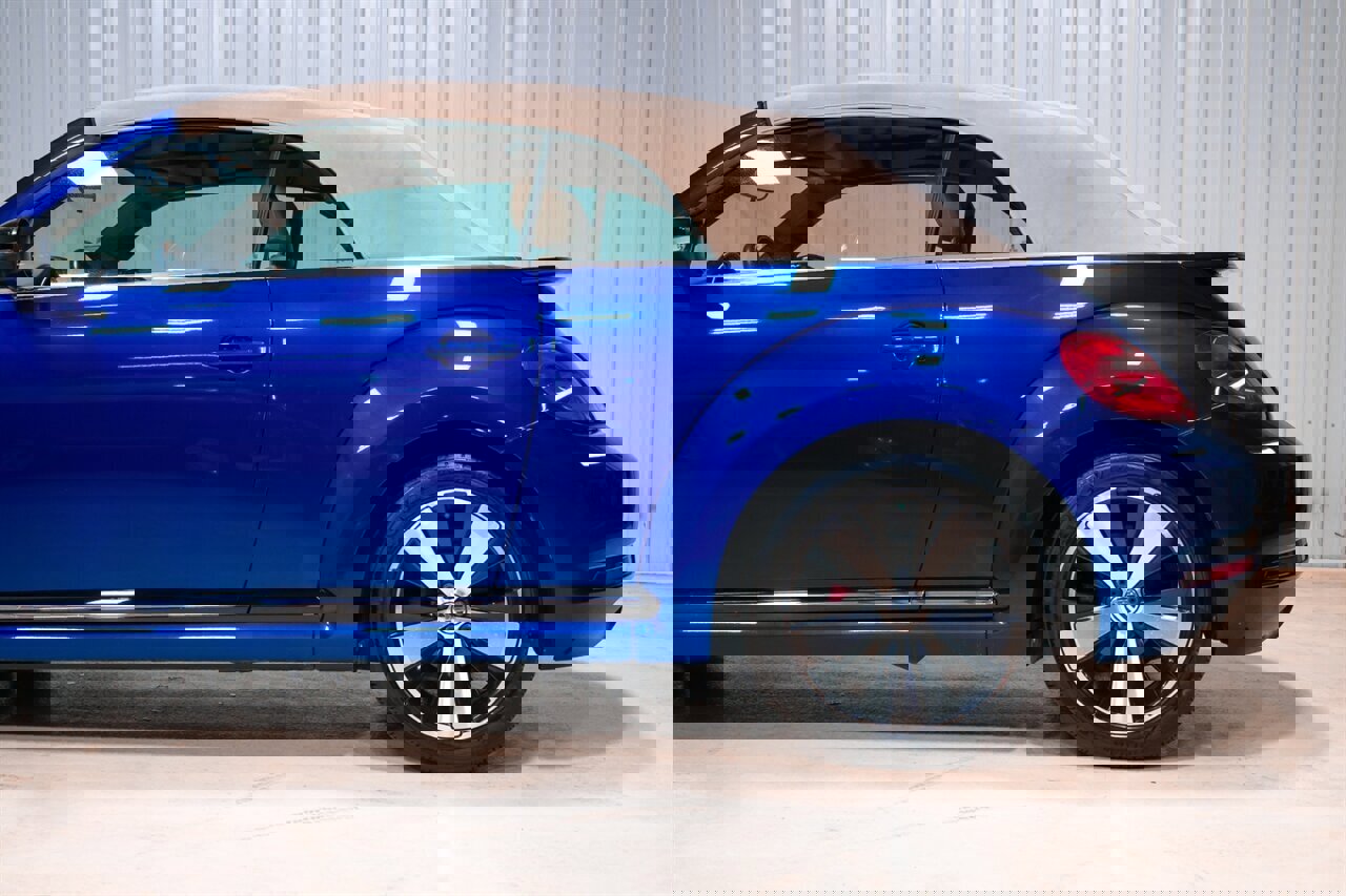 Used 2013 Volkswagen Beetle 2.0T image 3