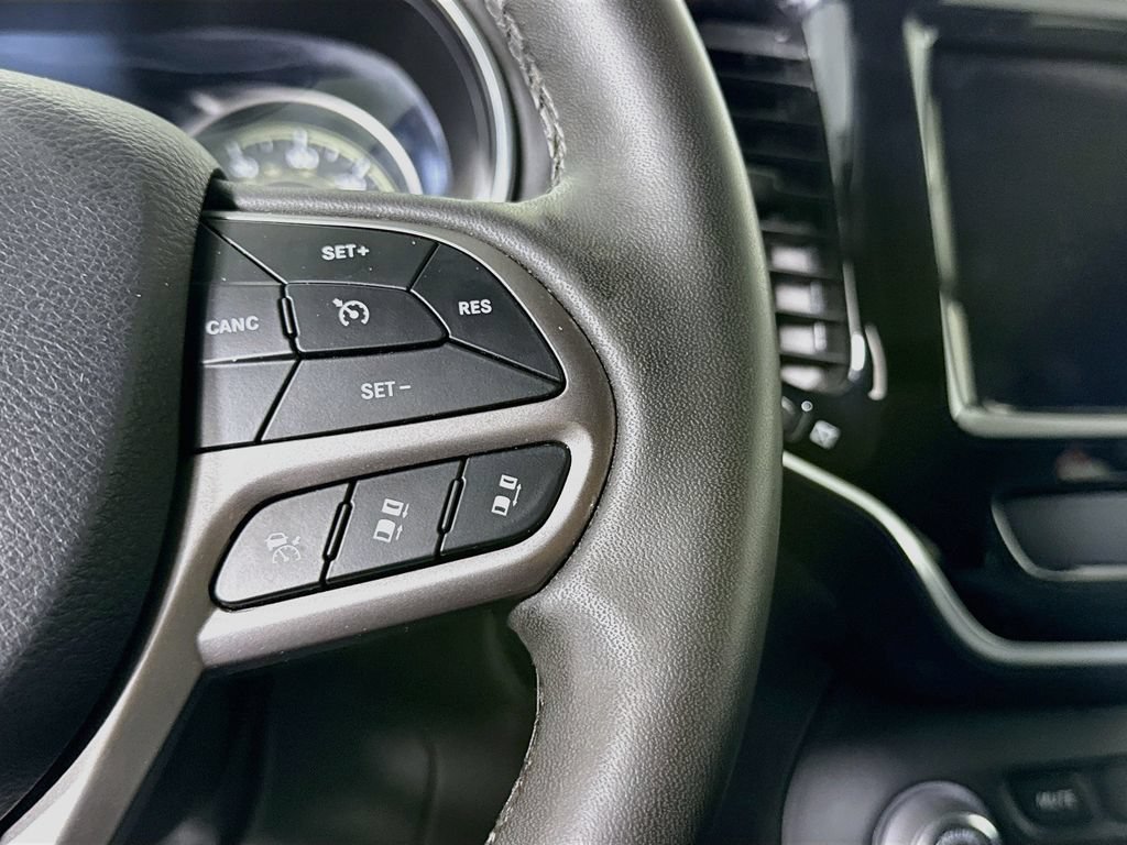 Used 2022 Jeep Cherokee Limited AWD/4WD image 23