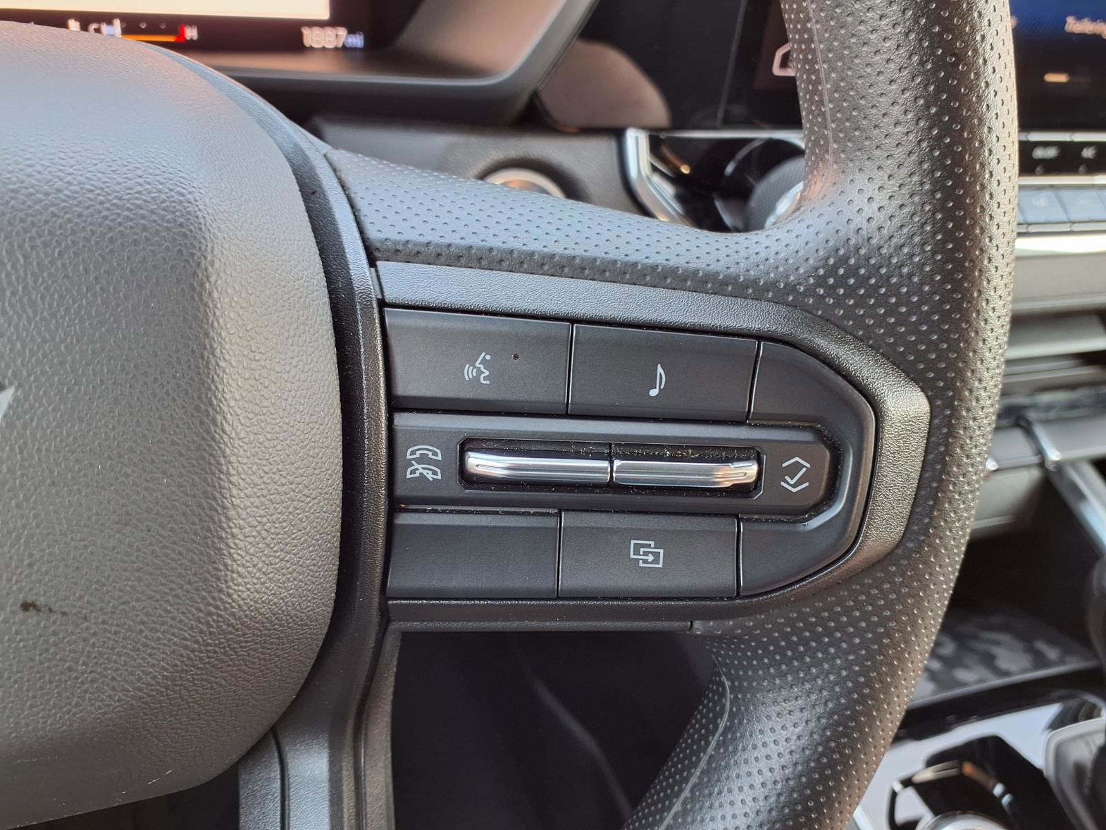 Used 2024 Chevrolet Colorado W/T w/ Technology Package AWD/4WD image 14