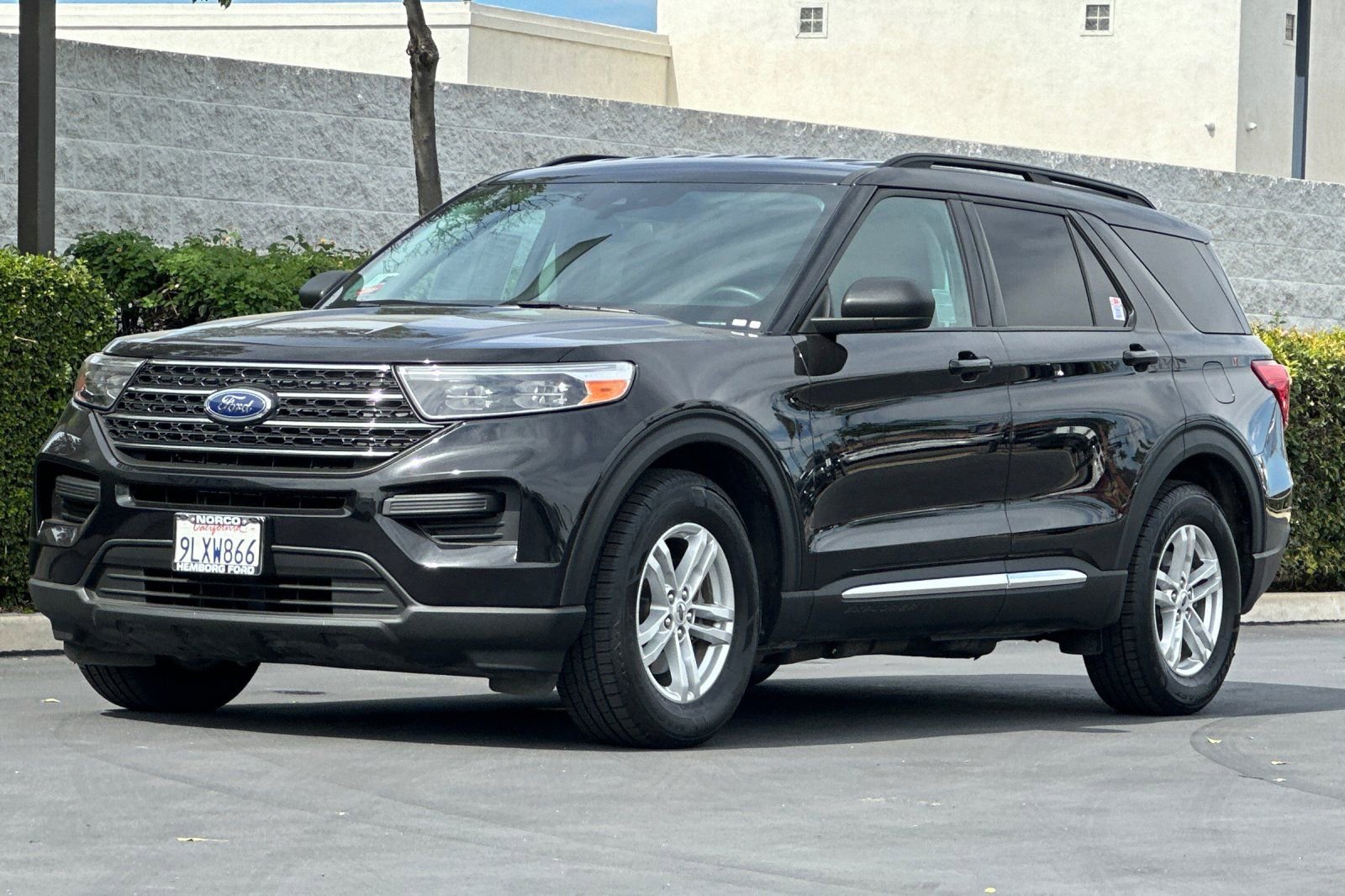 Used 2024 Ford Explorer XLT RWD image 8