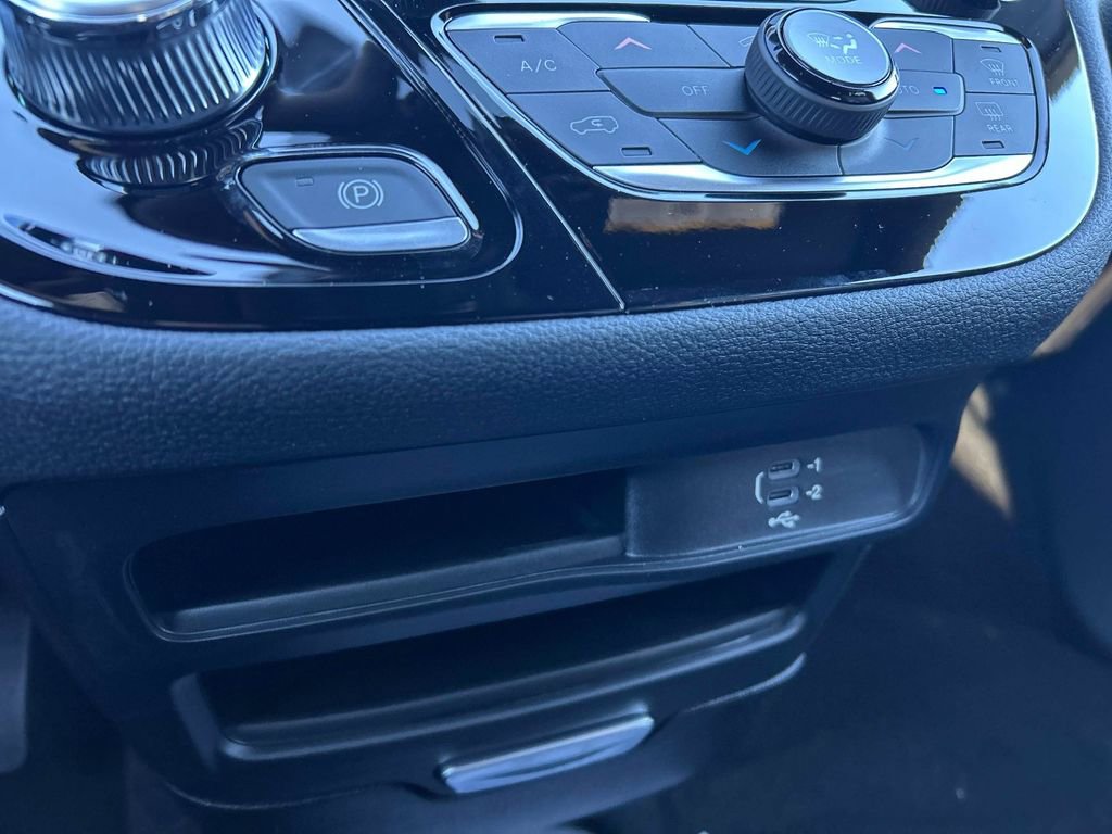 New 2026 Chrysler Pacifica Select image 10